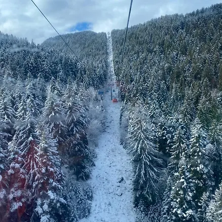 Anna Near Gondola * בנסקו