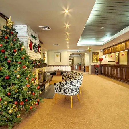 Anna Near Gondola 公寓